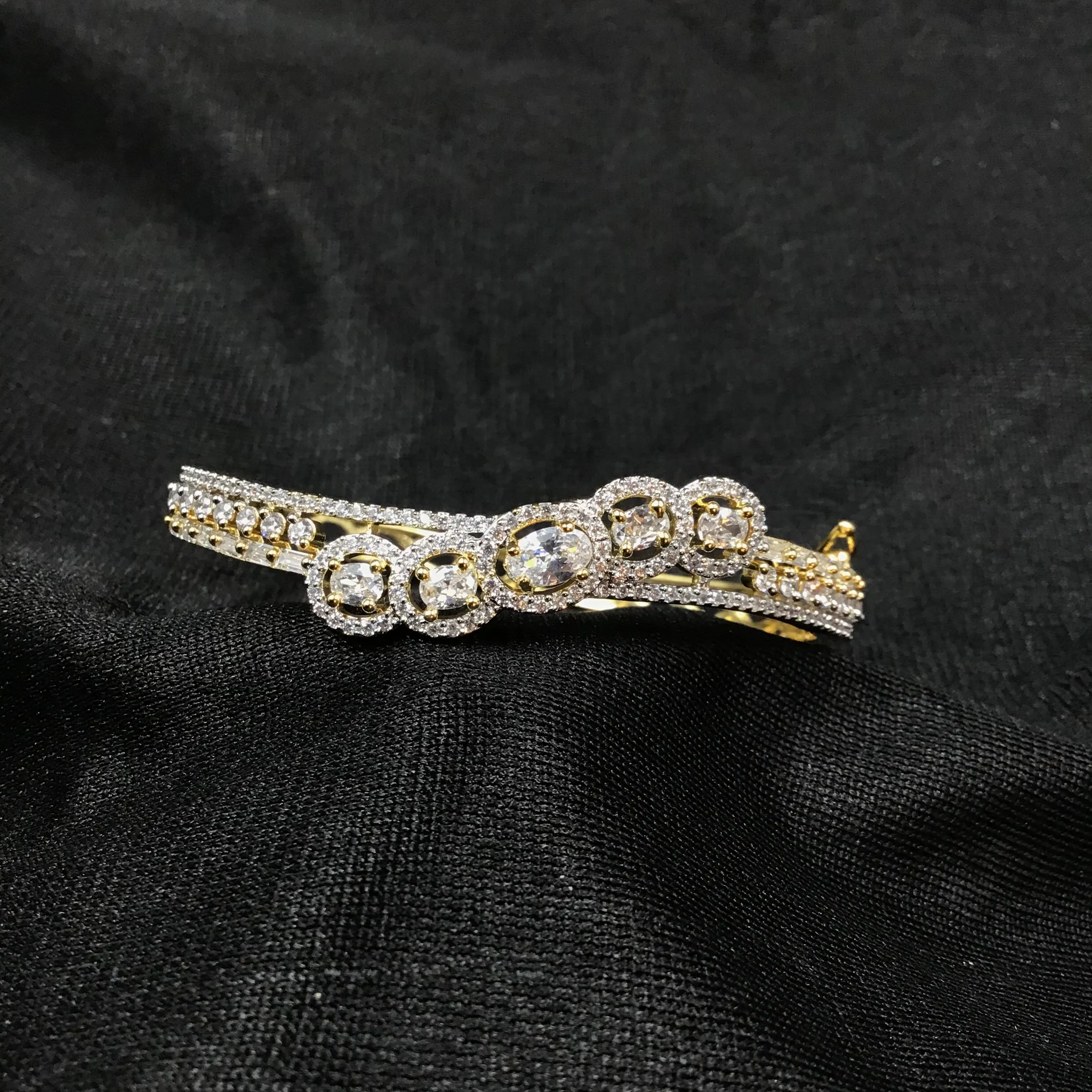 Openable Zircon/AD Bracelet 3243-11