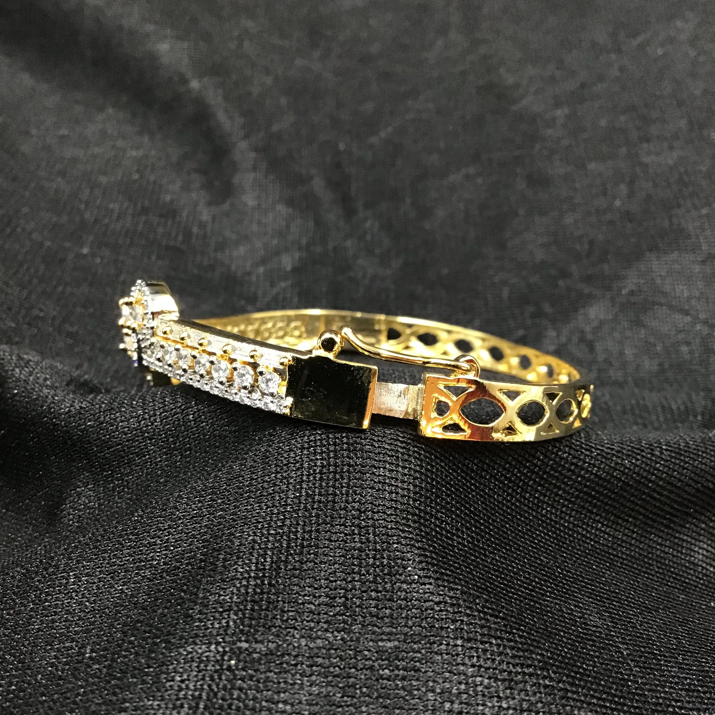 Openable Zircon/AD Bracelet 3243-11