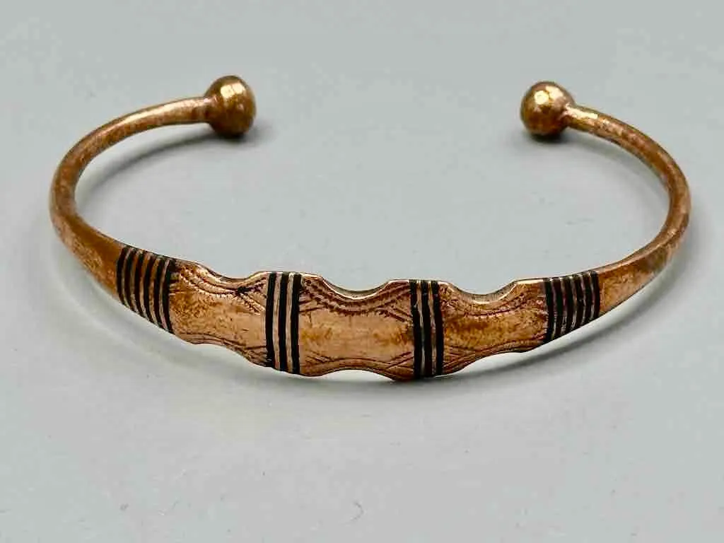 Tuareg Multiple Stripe Inlay Indented Sides Etched Flat Copper Bracelet