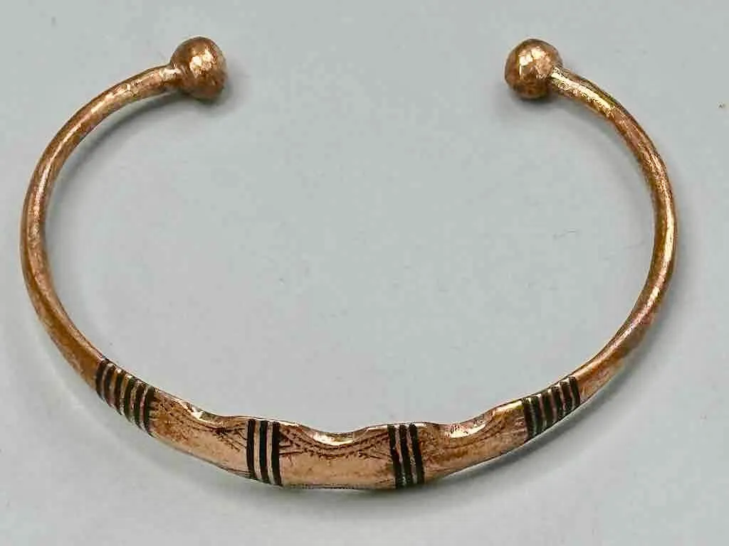 Tuareg Multiple Stripe Inlay Indented Sides Etched Flat Copper Bracelet