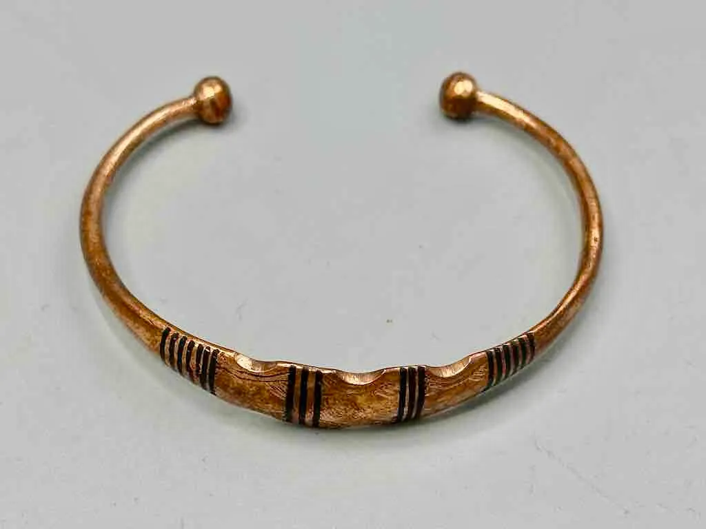 Tuareg Multiple Stripe Inlay Indented Sides Etched Flat Copper Bracelet