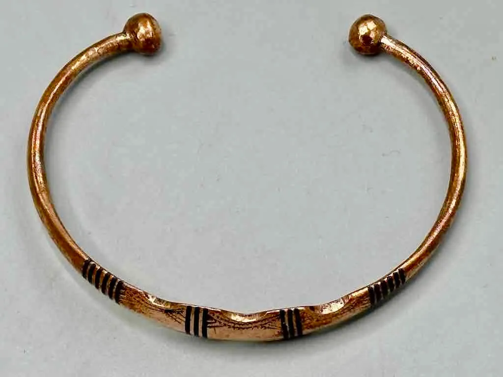 Tuareg Multiple Stripe Inlay Indented Sides Etched Flat Copper Bracelet